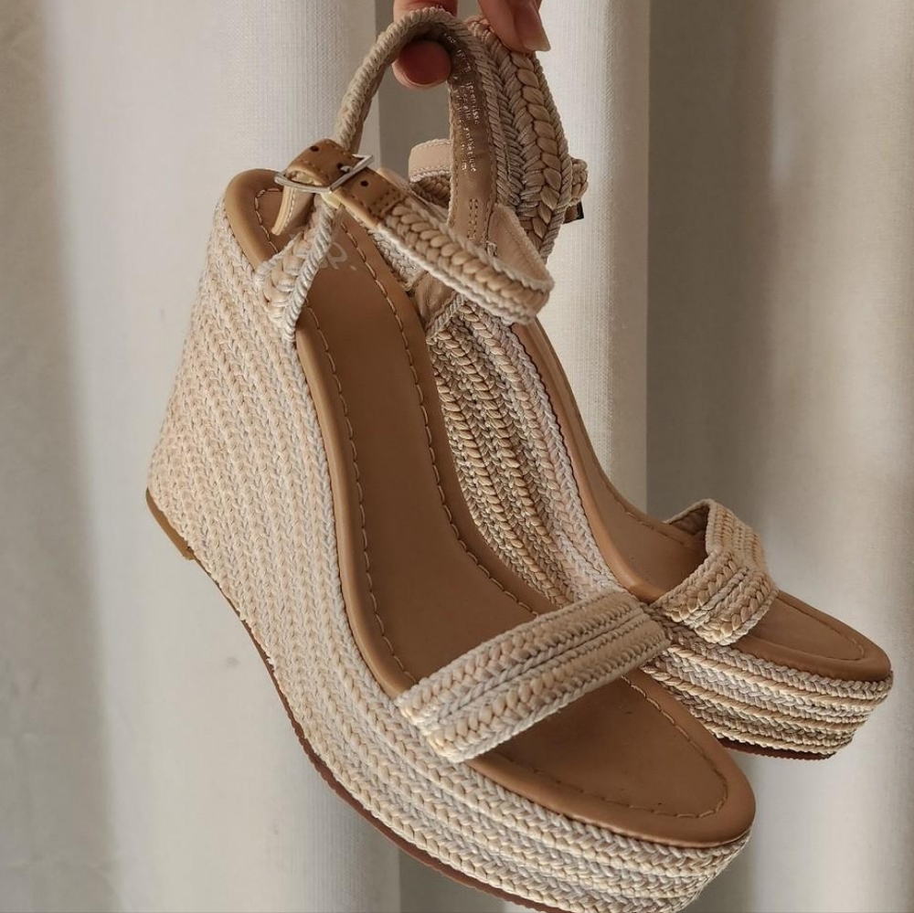 Elegant Beige Women's Sandals - Picture 4 of 10